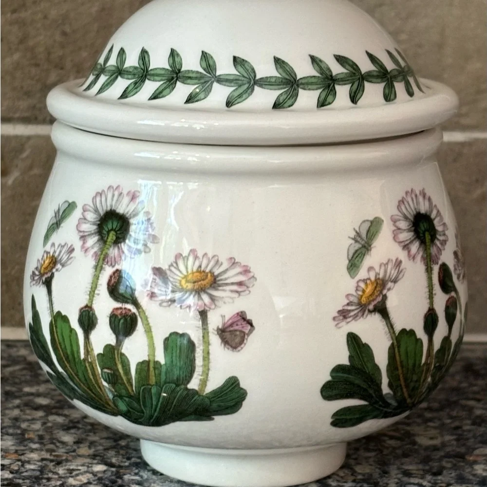 Portmeirion Botanic Garden Floral Ceramic sugar bowl with Lid - Picture 1 of 5